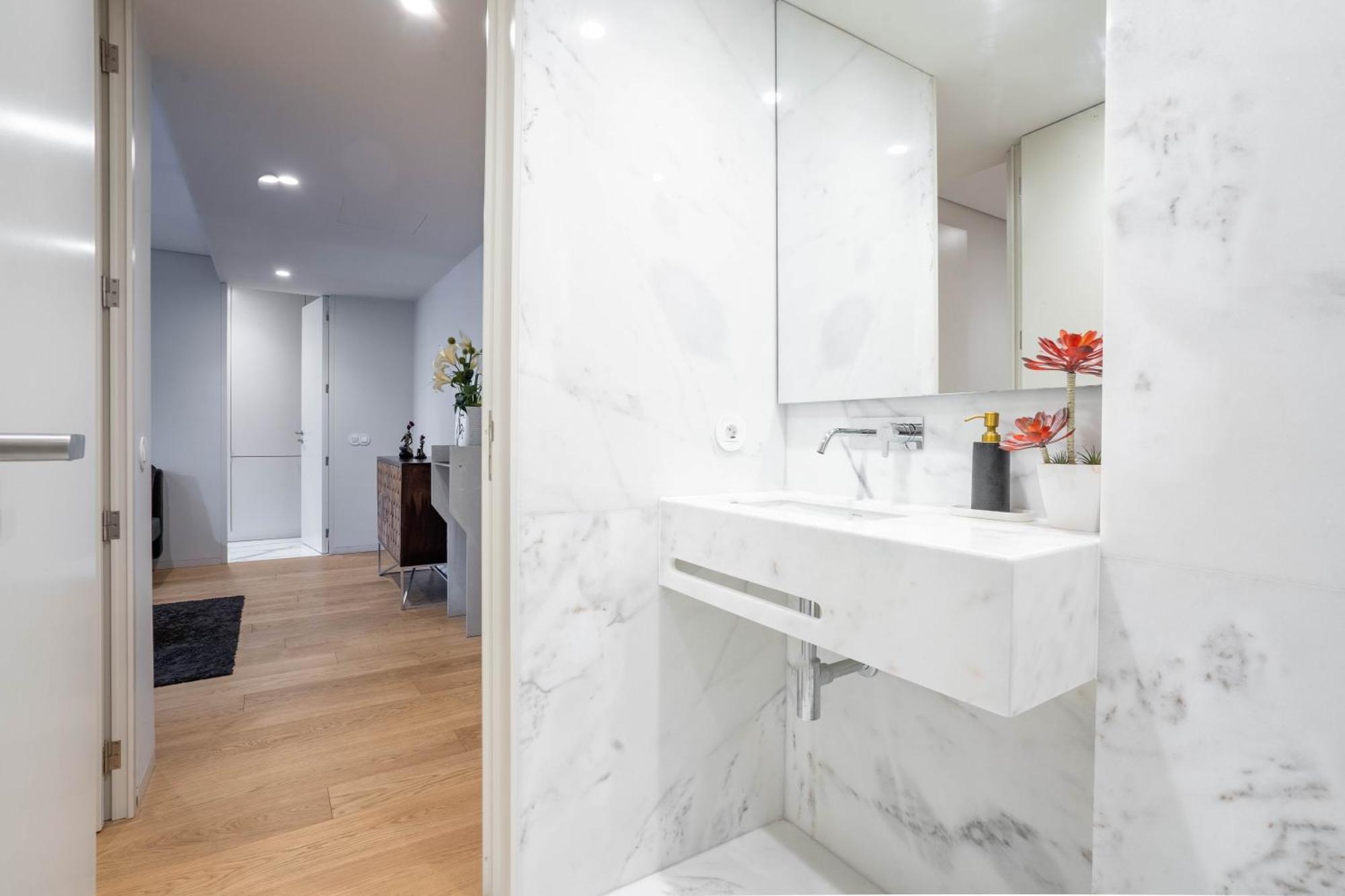 Primrose 1Br Delight W Parking By Lovelystay Порто Екстериор снимка