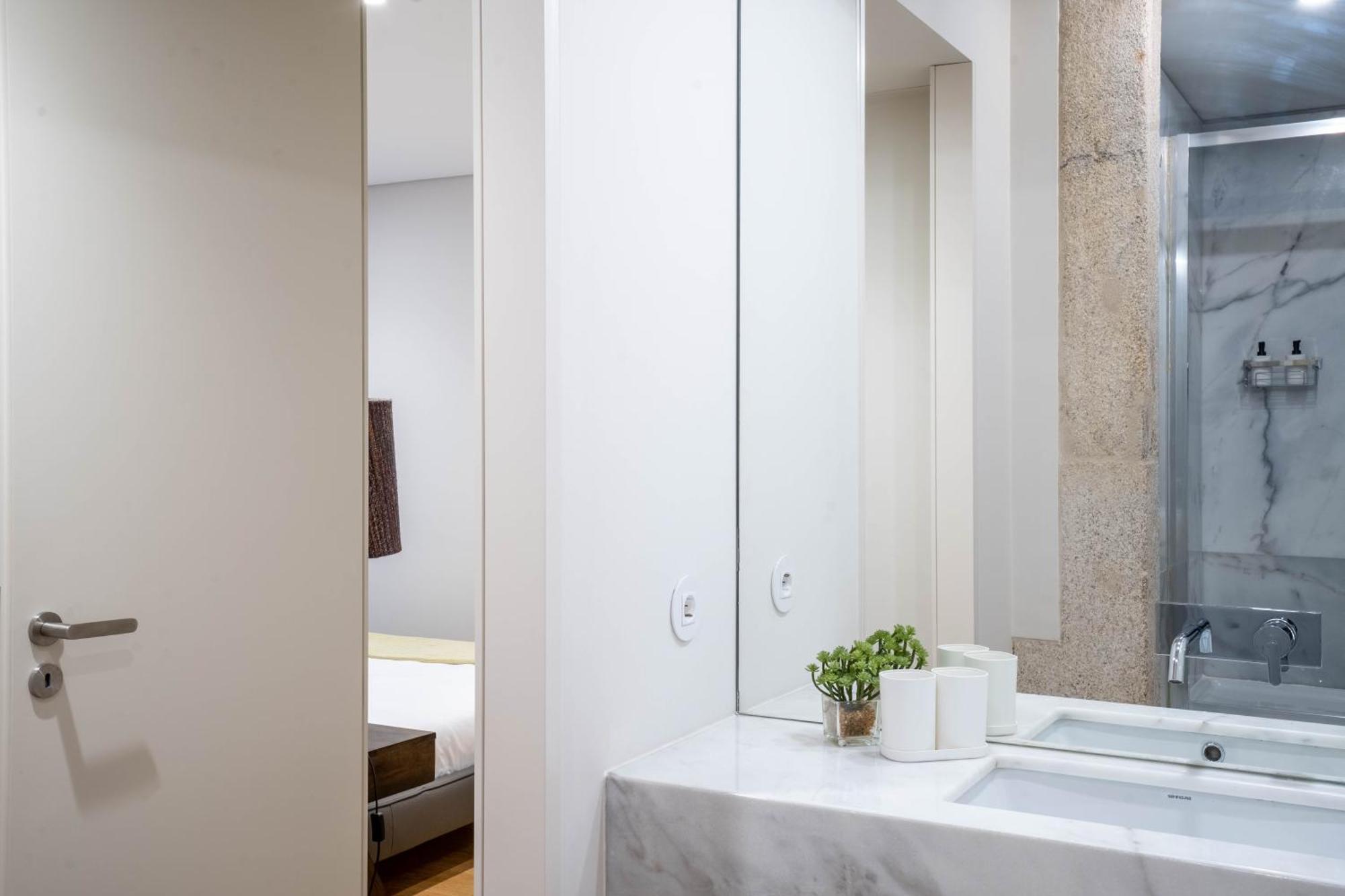 Primrose 1Br Delight W Parking By Lovelystay Порто Екстериор снимка